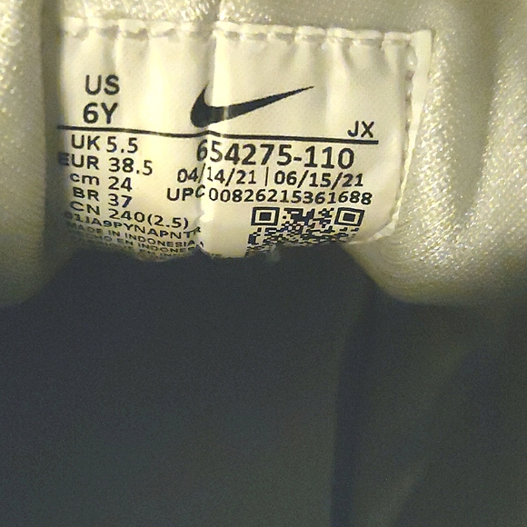 ***SOLD***Nike Huarache Sneakers - Picture 2 of 2